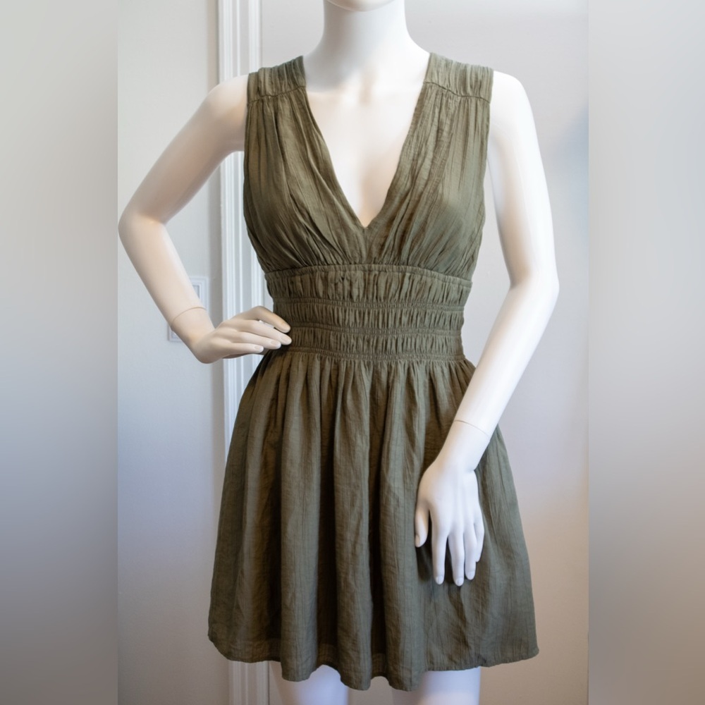 Abercrombie & Fitch Smocked Plunge Crinkle Women’s Sleeveless Mini Dress Size S - Picture 3 of 8